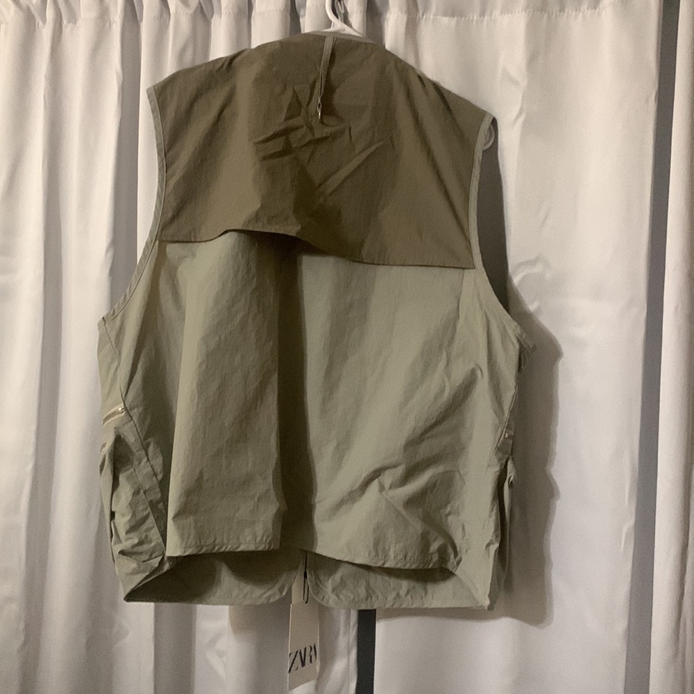 VEST!!! - Picture 3 of 3
